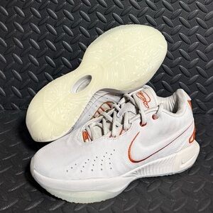 Nike LeBron‎ Basketball Shoes Mens Size 6.5 Womens Size 8